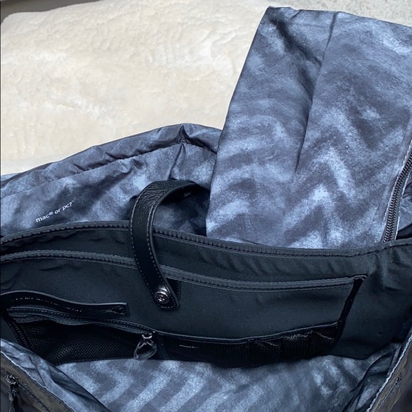 Black Chevron Lululemon Yoga Moto Messenger Bag - Picture 3 of 8